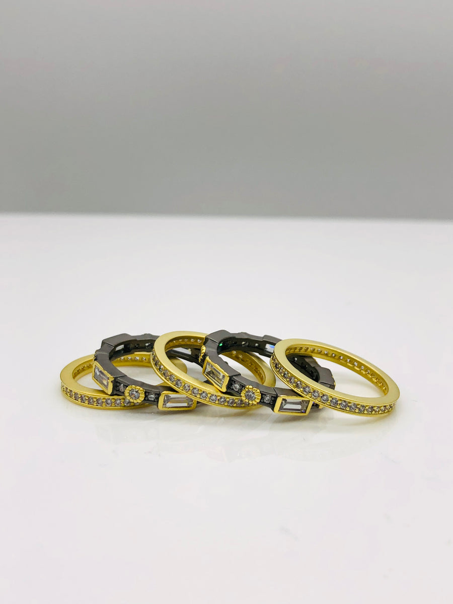 5 RING STACK BLACK AND GOLD