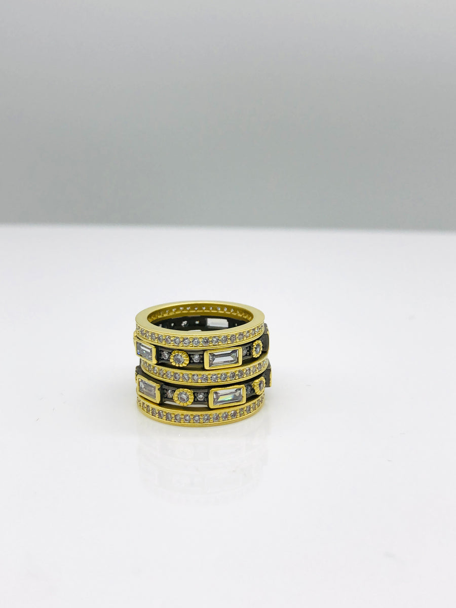 5 RING STACK BLACK AND GOLD