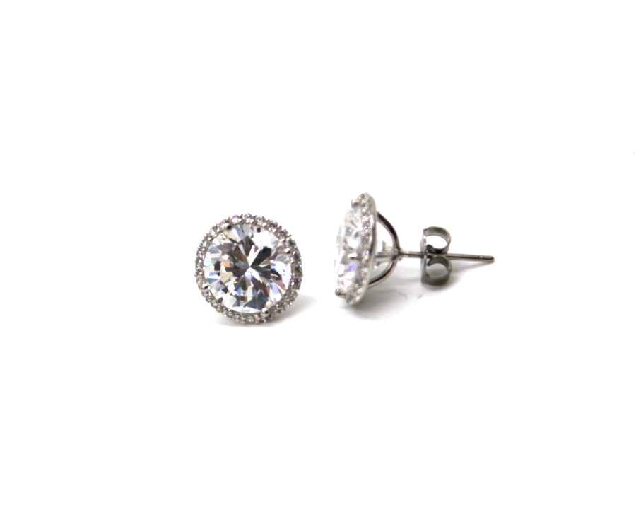 Round Stud with Surrounding Pave Stones